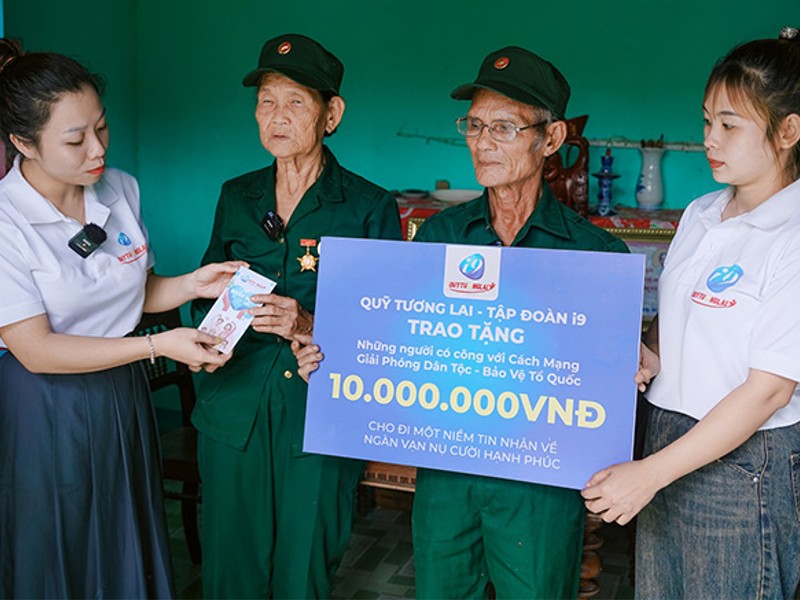 Nhân viên hỗ trợ khách hàng u888 vip