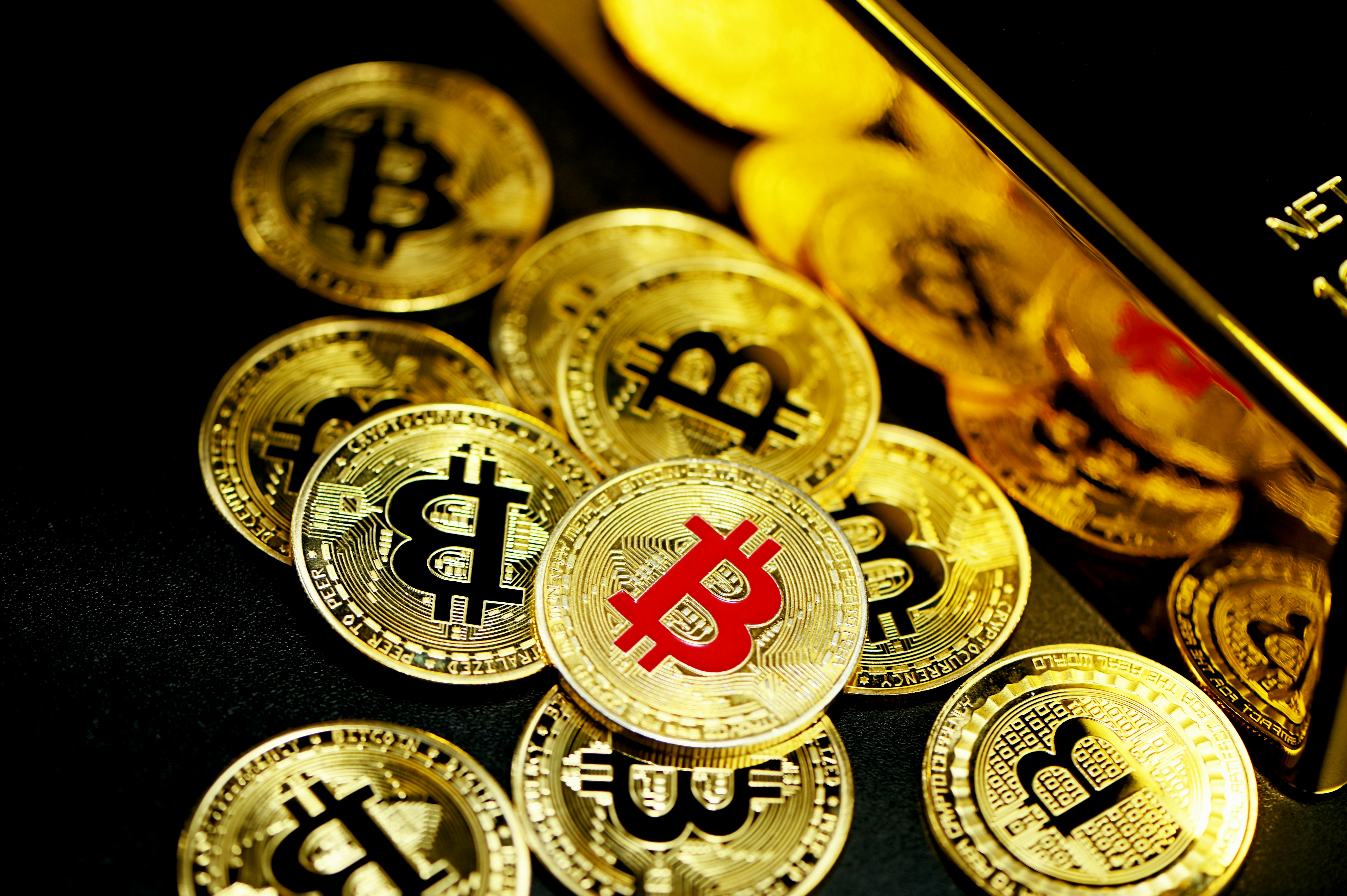 Hình ảnh mô tả lợi ích khi tham gia U888 VIP với các biểu tượng sang trọng và tiền thưởng.